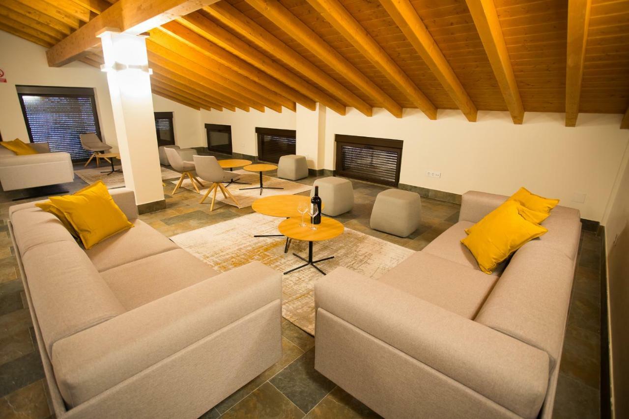 Villa Lucerna Sports&Hotel Resort Vigo de Sanabria Exteriör bild